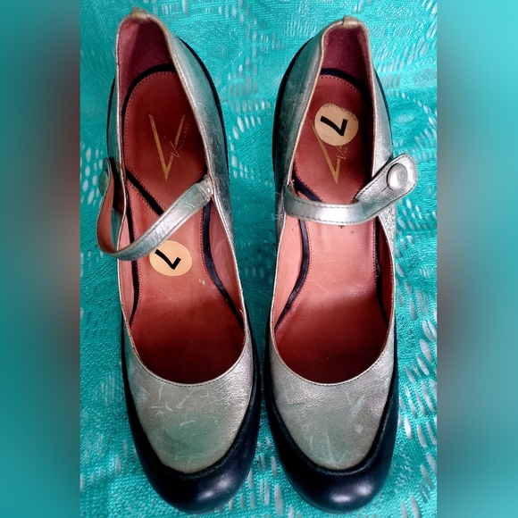 Vince Camuto Silver Black Retro Feel Heels - Picture 4 of 8